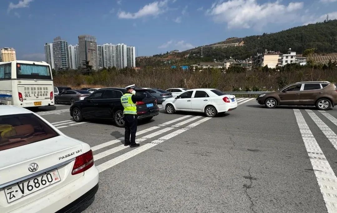 警车自述：滇西大动脉高速春节间有啥故事?  第8张