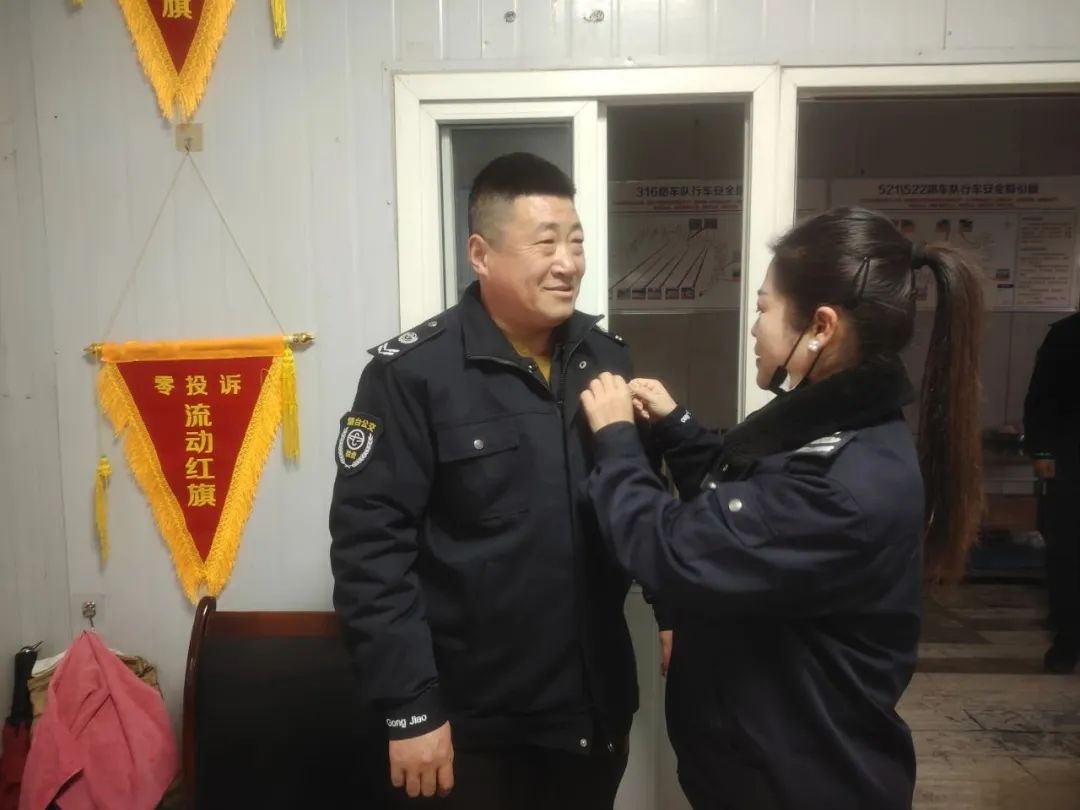 新春走基层:公交司机夫妻春节坚守岗位!他们为了啥?  第3张