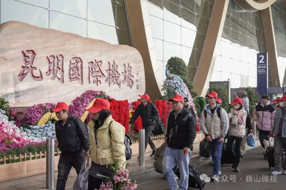 凌晨四点半，寒街冷清客运站熙攘！109名务工者为何赴闽？  第3张