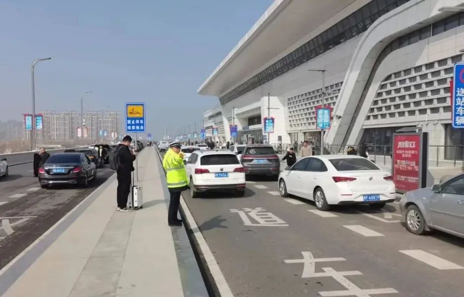 春节假期将尽,周口交警坚守岗位保出行,你知道吗?! 第3张 春节假期将尽,周口交警坚守岗位保出行,你知道吗?! 第3张