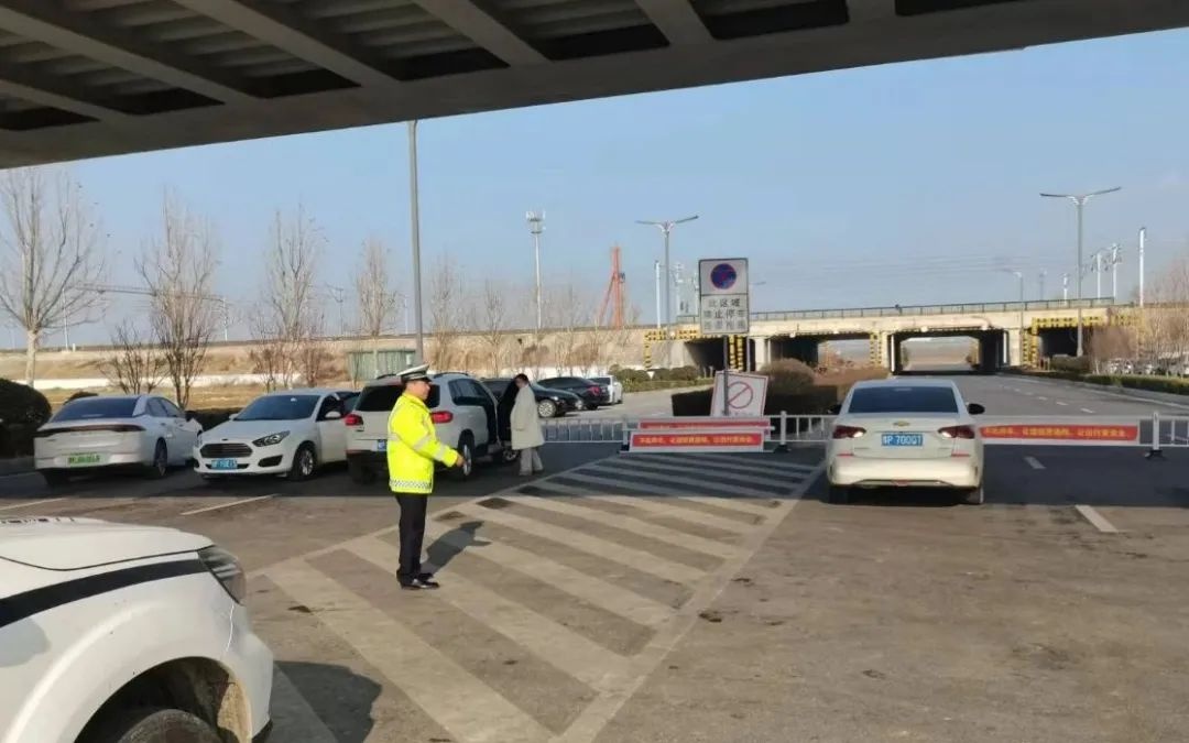春节假期将尽,周口交警坚守岗位保出行,你知道吗?! 第4张 春节假期将尽,周口交警坚守岗位保出行,你知道吗?! 第4张