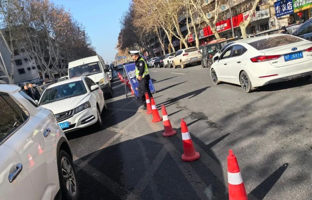 春节假期将尽,周口交警坚守岗位保出行,你知道吗?! 第7张 春节假期将尽,周口交警坚守岗位保出行,你知道吗?! 第7张