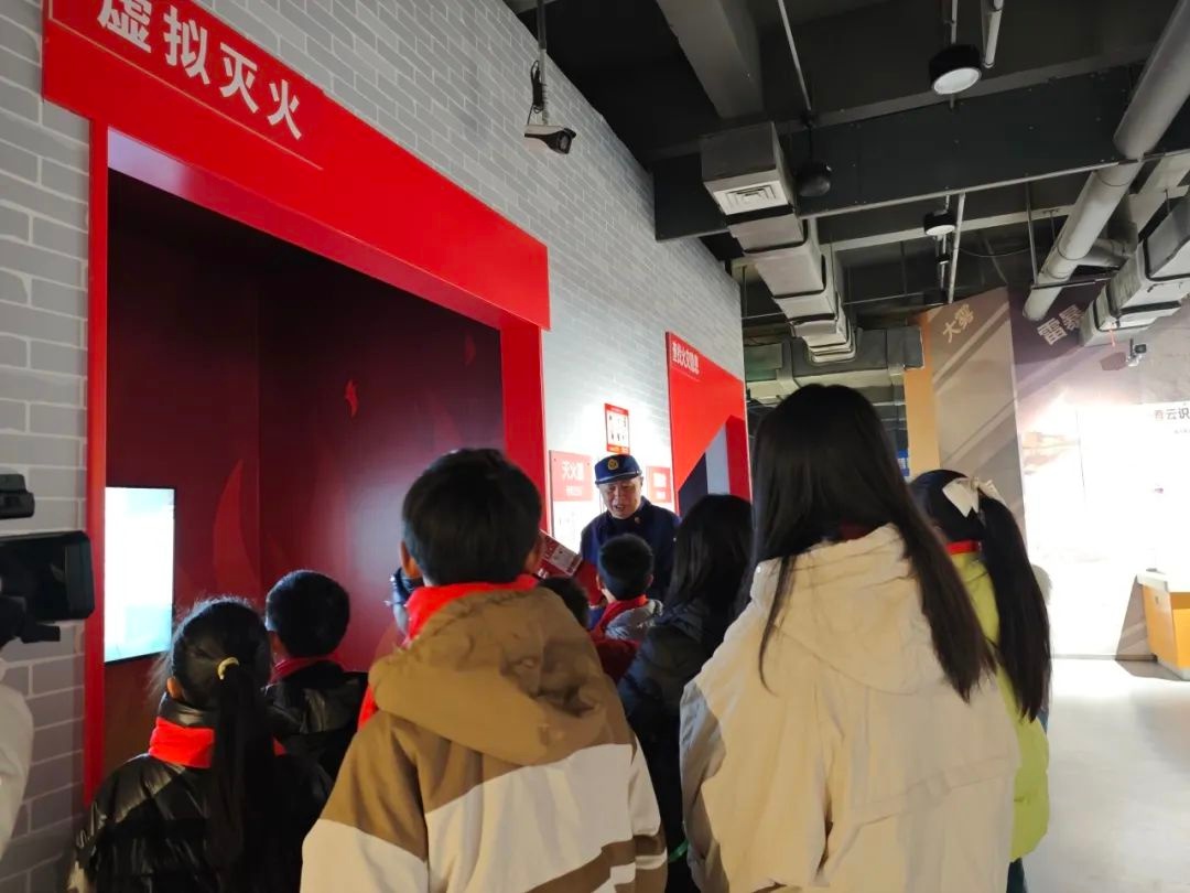 大足区冬令营里，消防救援局如何打造消防盛宴？  第2张