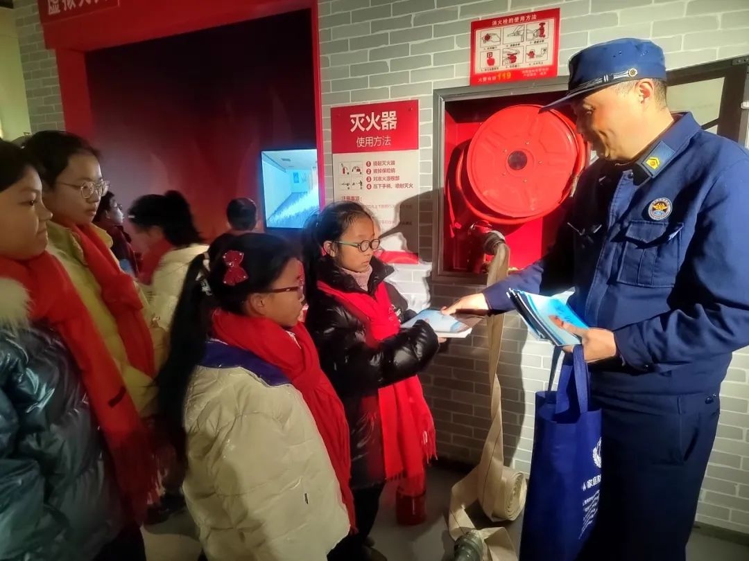 大足区冬令营里，消防救援局如何打造消防盛宴？  第4张