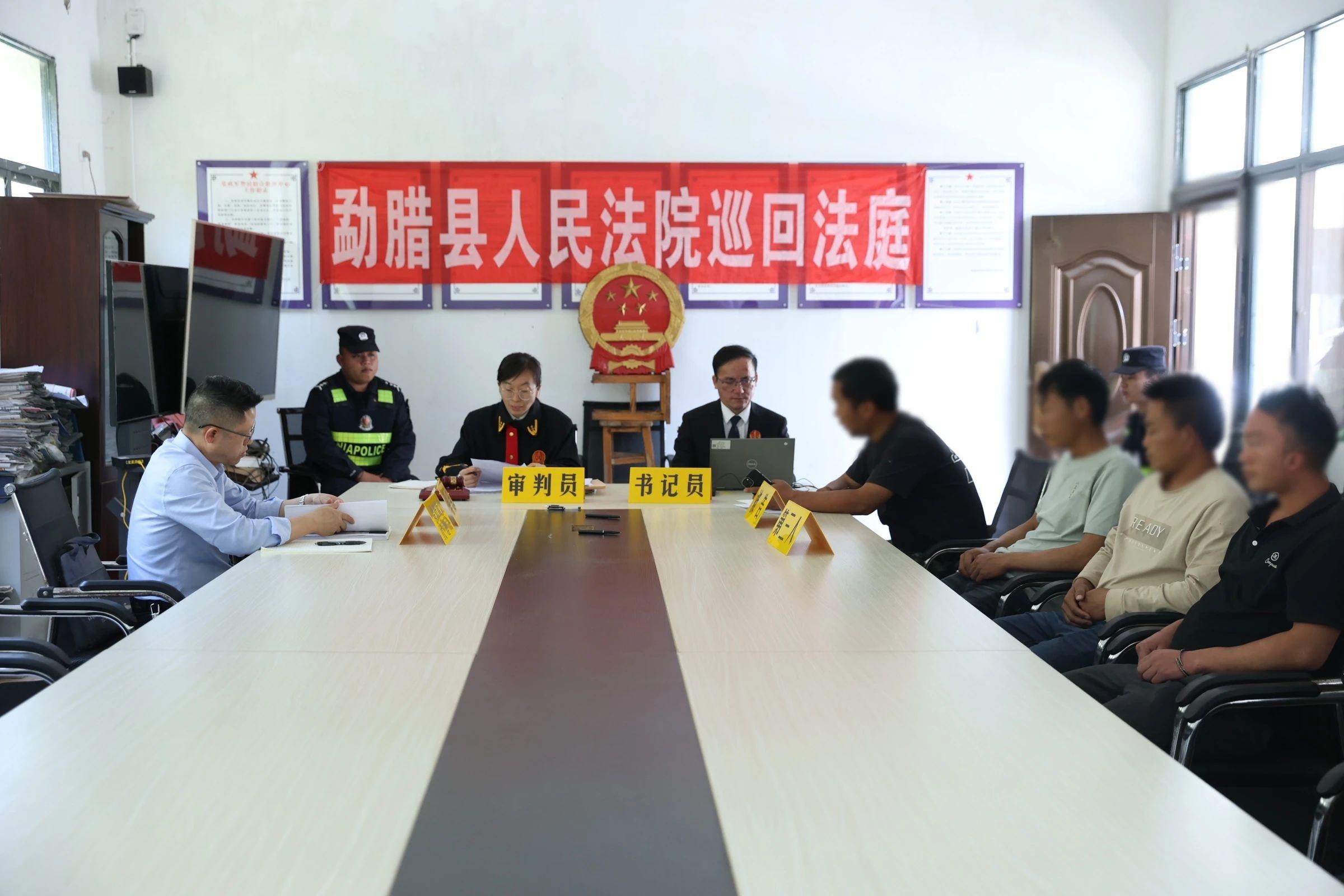 法官们跨越130公里，只为把法庭搬到你家门口！这样的司法服务你见过吗？  第2张