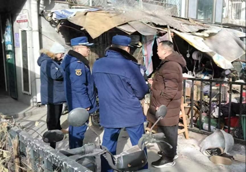 91岁老人家中垃圾成山，朝阳区大扫除行动畅通268条生命通道！你家安全通道畅通了吗？