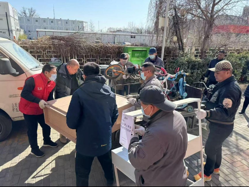 91岁老人家中垃圾成山,朝阳区大扫除行动畅通268条生命通道!你家安全通道畅通了吗? 第2张 91岁老人家中垃圾成山,朝阳区大扫除行动畅通268条生命通道!你家安全通道畅通了吗? 第2张