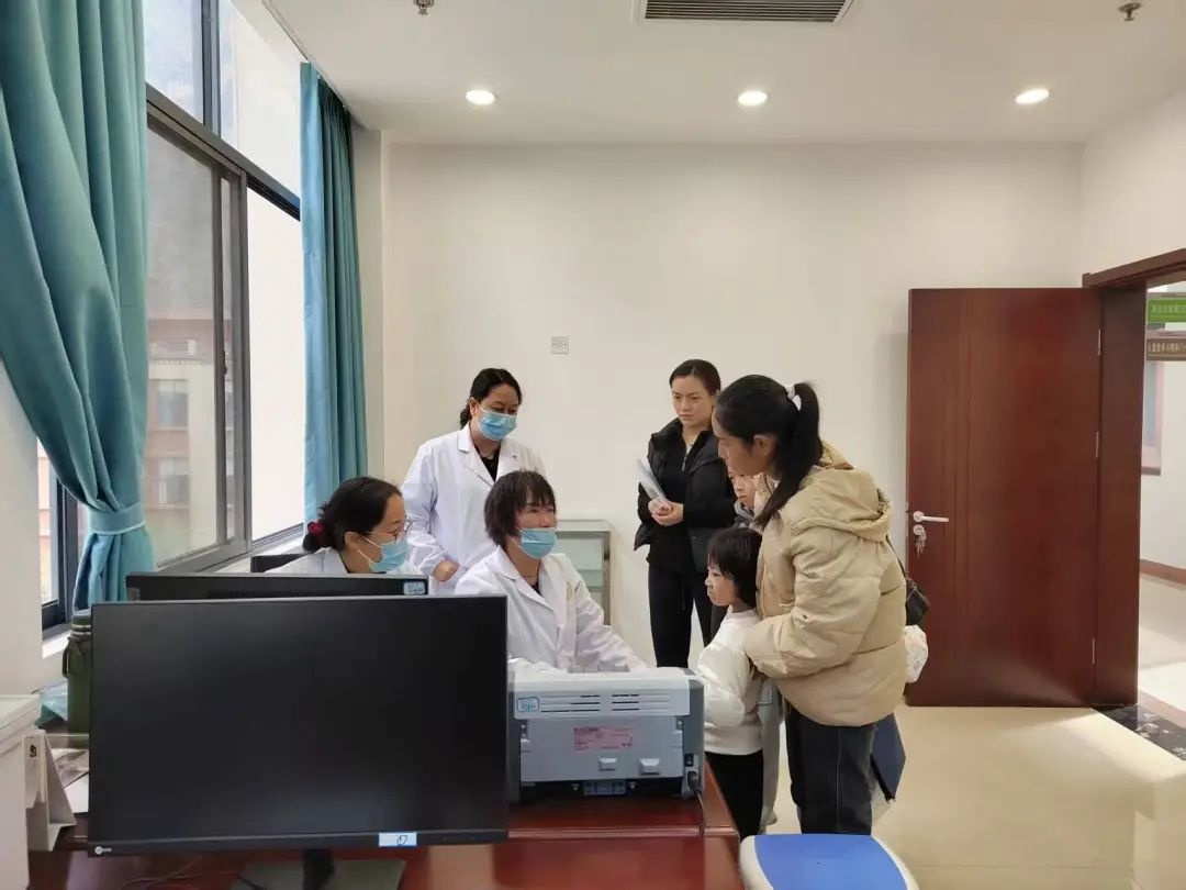 30年深耕儿童保健，她为何放弃安逸生活，选择怒江？  第3张