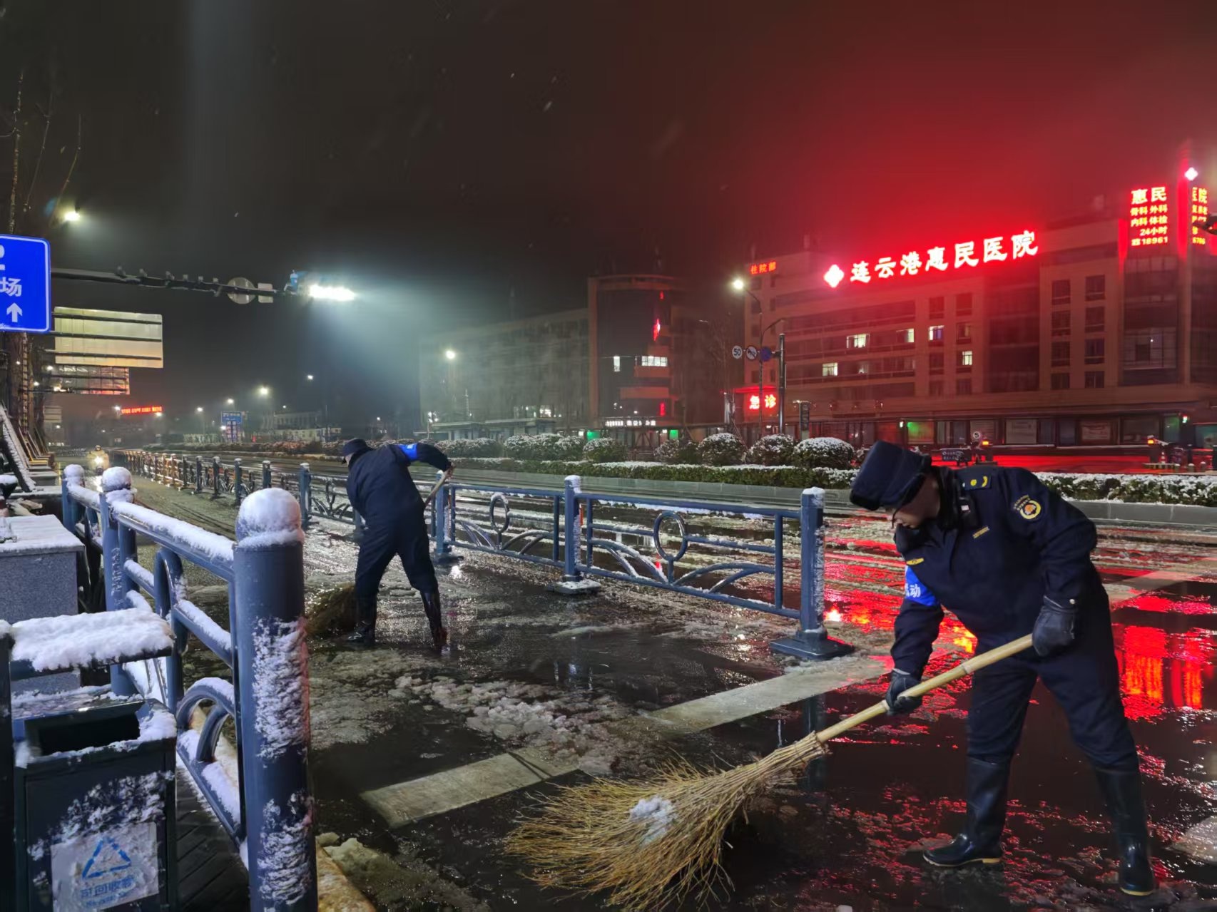 冰雪来袭，市城管局如何保障市民平安出行？他们的行动让人惊叹  第4张