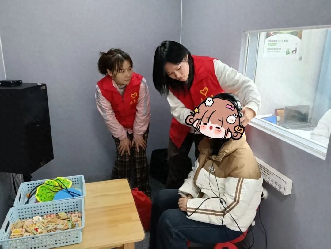 你知道吗？助听器里的耳垢竟然会影响声音传导  第1张