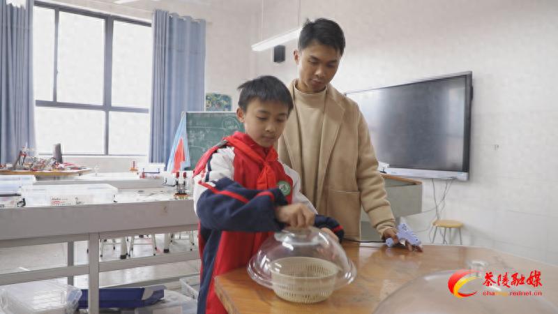 茶陵县学生李江龙的晒盘设计获一等奖！科技创新如何改变我们的日常生活？