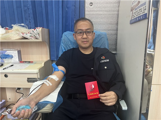 政法干警献血接力，雷锋精神如何延续？感动无数人的生命希望  第3张