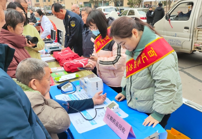 你点我检，过期药品回收！万荣县市场监管局如何守护你的消费安全？  第2张