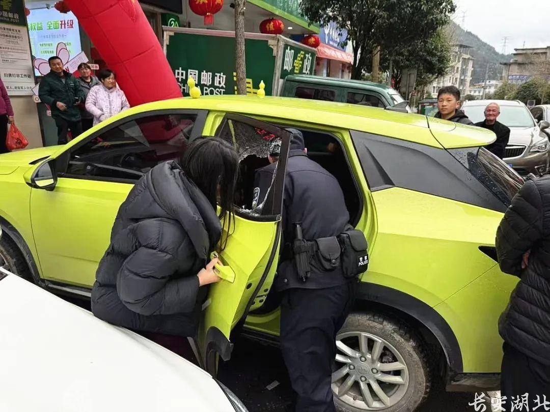 3岁男童被困车内1小时，民警砸窗救人！你还在忽视车钥匙的安全吗？  第2张