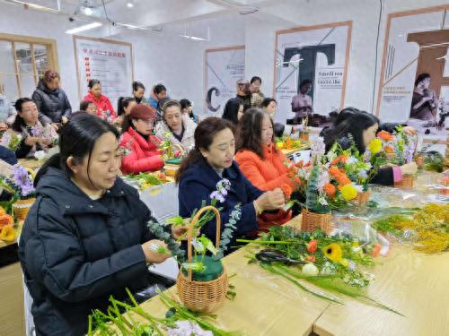三八妇女节，水中社区插花活动竟让邻里关系大升温！你参加了吗？  第1张