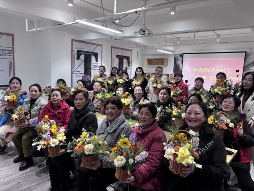 三八妇女节，水中社区插花活动竟让邻里关系大升温！你参加了吗？  第2张