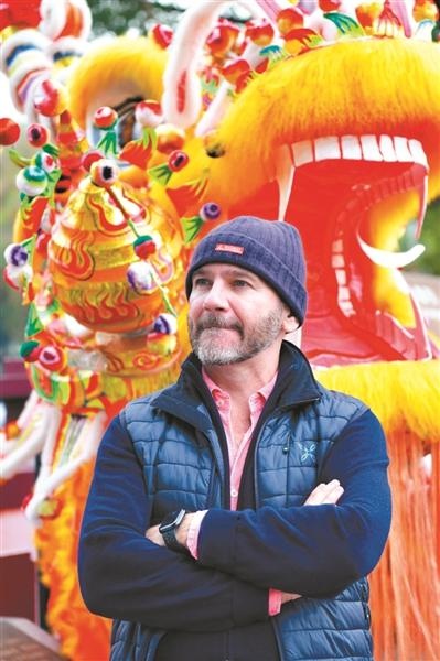 意小伙从公园卖雪糕到食品供应商? 了不起!