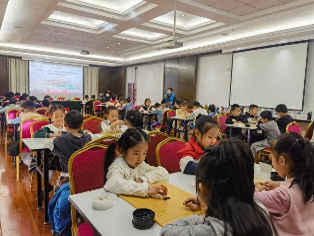 津南区260余名青少年棋手赛场博弈：智慧点亮春日