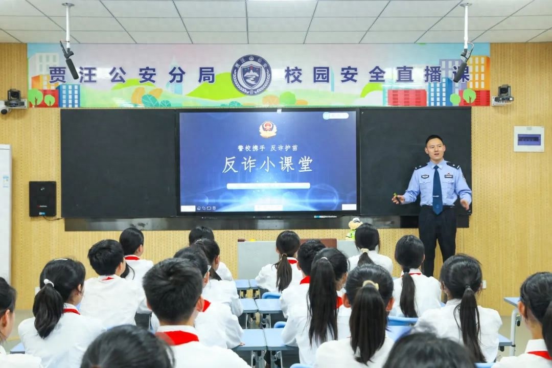 藏蓝青春什么样？听反诈民警讲述惊心动魄的追钱故事