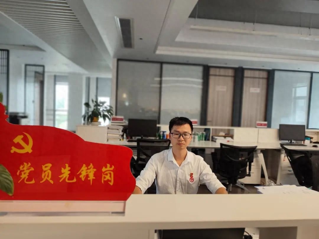十年光阴书写匠人传奇！张智军如何从行业小白变身福建省金牌工匠？