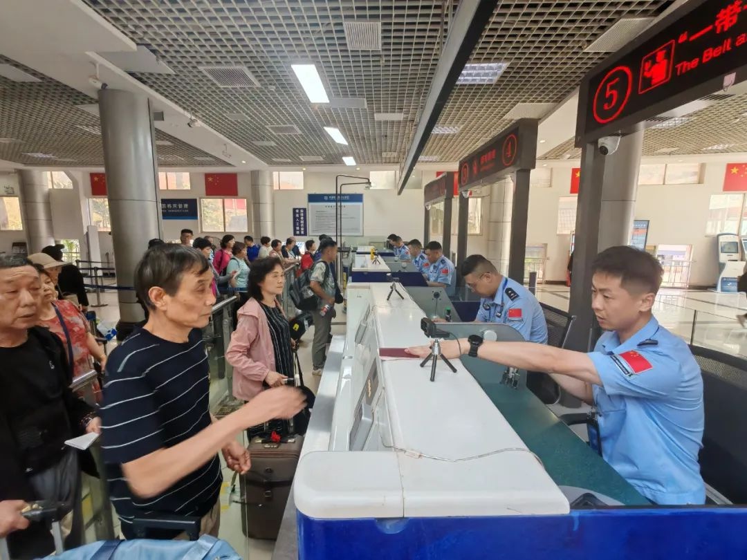 5月1日至3日磨憨口岸出入境人数大增！外国游客都爱来中国干啥？  第4张