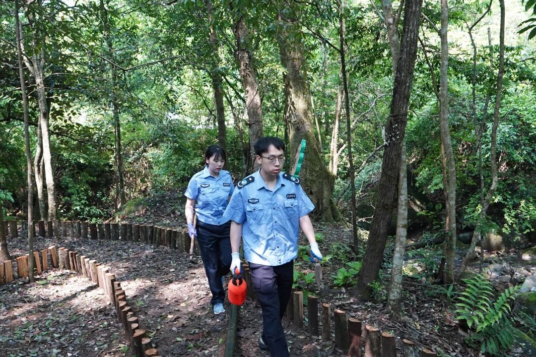 偏远艰苦、枯燥乏味的基层工作，他为何三次主动申请？  第2张