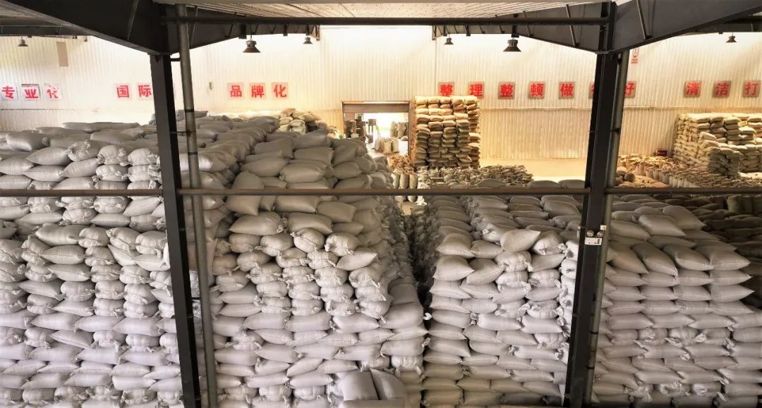 五一假期夹江县工业园区企业不停工，劳动者坚守岗位！二季度产量预计增长 10%，咋做到的？  第5张