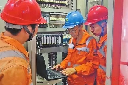 34年坚守岗位的码头‘设备神医’，假期都不休息？