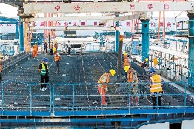 五一期间粤东城际铁路项目金平制梁场大干快干，你知道有多拼吗？