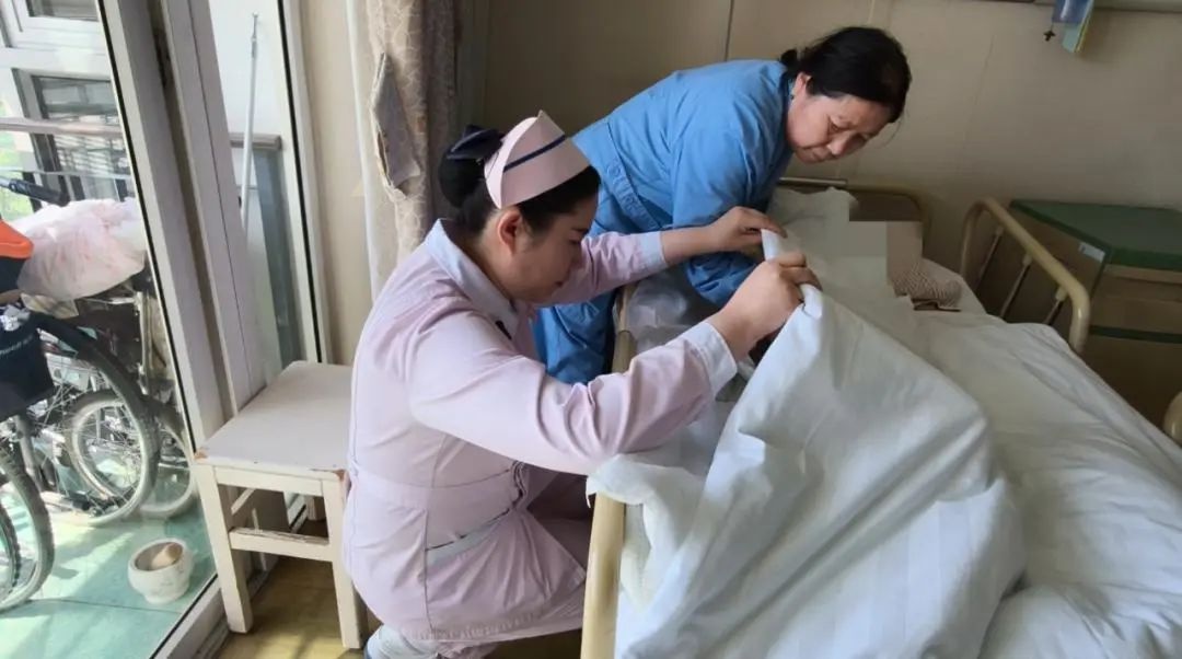 12 年坚守！90 后护士成福利院老人心中快乐小太阳？  第5张