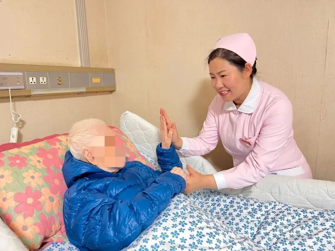 12 年坚守！90 后护士成福利院老人心中快乐小太阳？  第9张