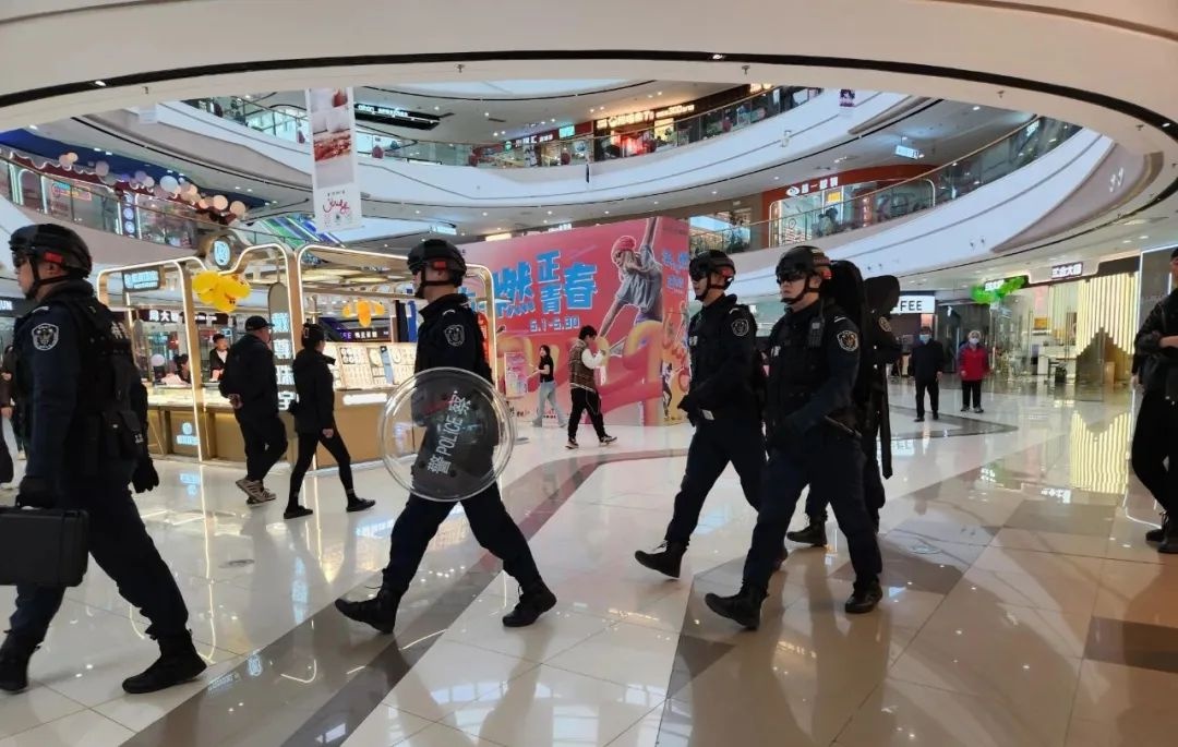 五一期间特警武装巡逻超帅！这安全感是你想要的吗？  第2张