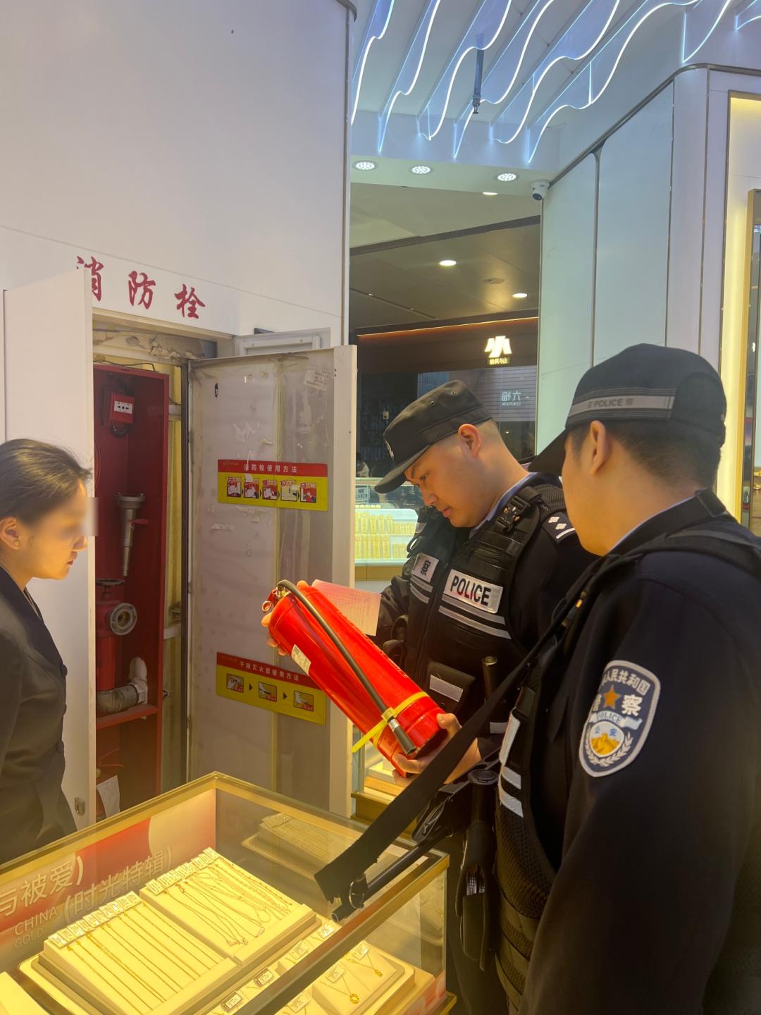 长春公安坚守劳动节！平安背后是使命担当？藏蓝身影诠释不凡  第9张