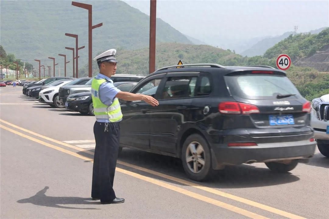 五一假期别人在游玩，他们却坚守岗位守护安全，凭啥？