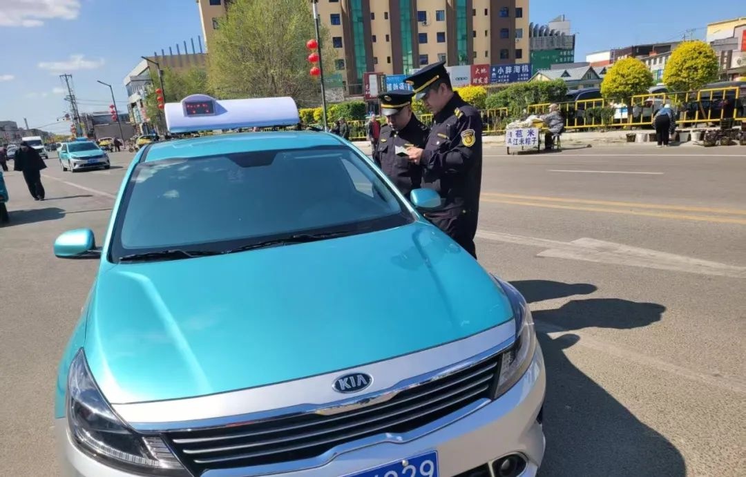 五一假期！县交通执法队如何保障市民和游客出行安全？  第2张
