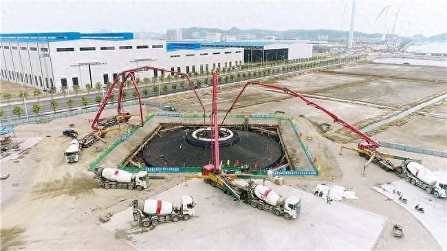 广东风电基地创纪录！20小时浇筑4300立方米混凝土，2025年将引领国际风电测试  第1张