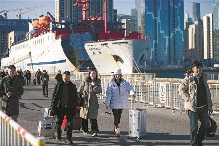 2025年首航！飞龙号邮轮载300旅客往返中韩，邮轮旅游热潮再现  第1张
