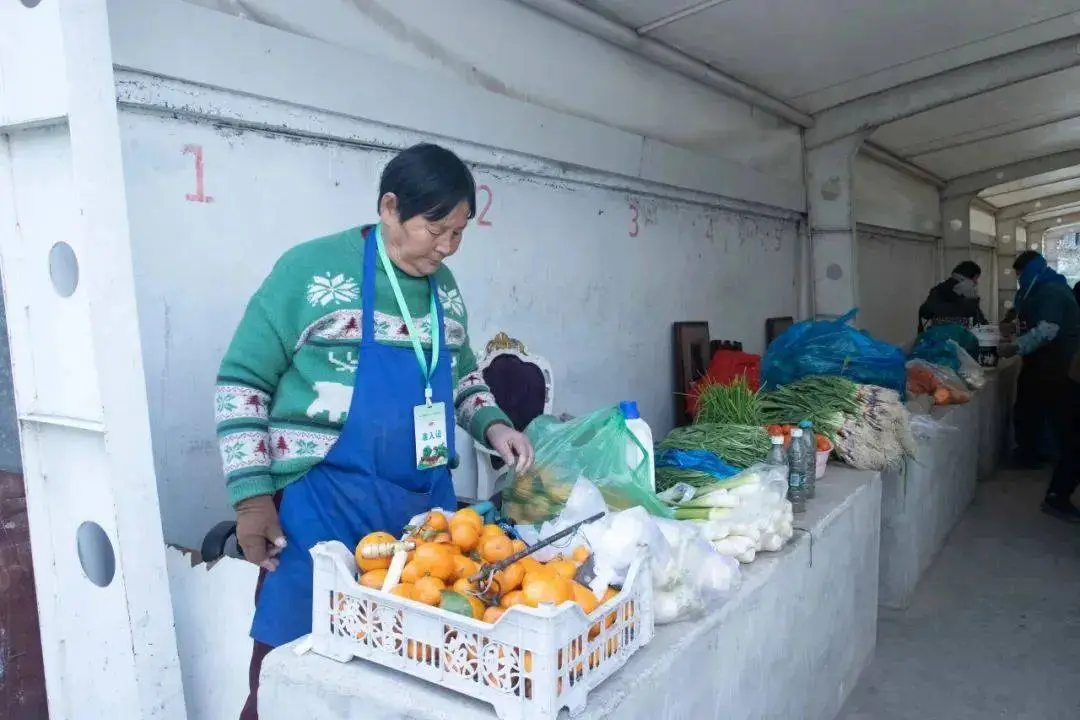 村民自发销售点引发环境危机，梅园村如何破解这一难题？  第3张