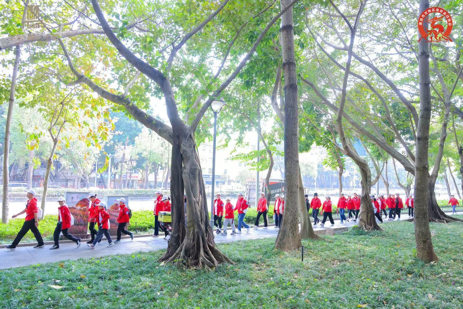 冬日暖阳下，百名徒步爱好者齐聚龙城公园，你准备好加入这场CITYWALK了吗？  第9张