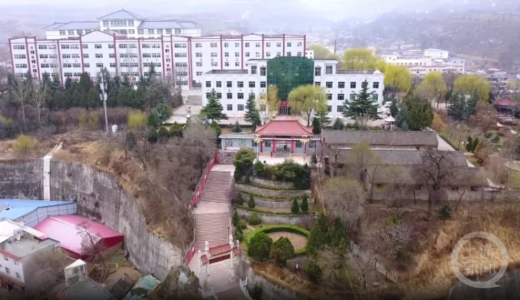 清水一中台阶为何如此之多？揭秘80年历史背后的地理秘密