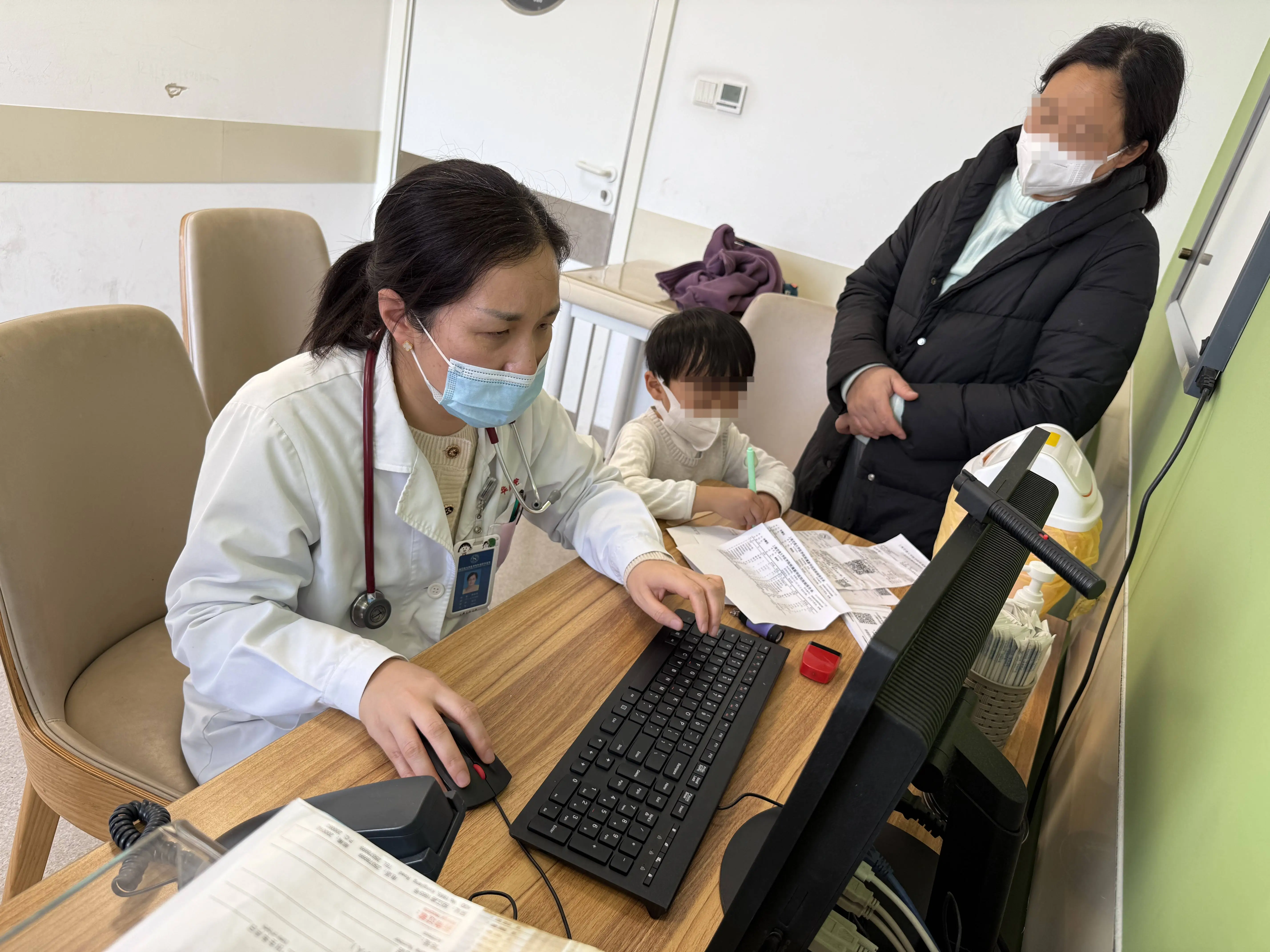 流感患儿激增！上海新华医院儿科主任焦先婷揭秘：今年感染高峰为何不同？  第3张