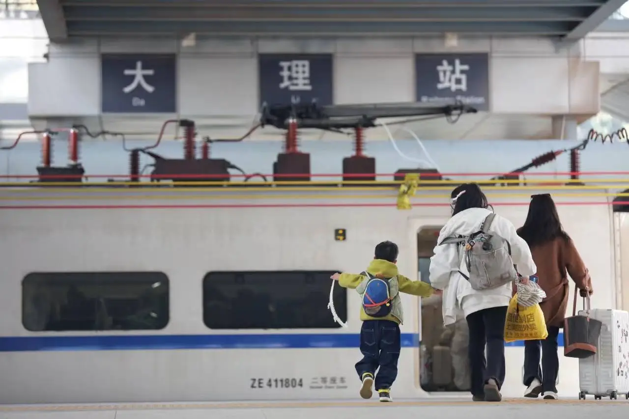 2025年云南铁路大升级！569列客车、43万座运能，你的出行将如何改变？