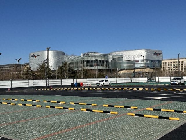 东夏园地铁站新停车场启用，162个车位等你来停！步行3分钟直达万象汇，出行更便捷