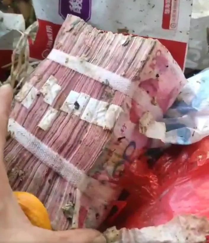 23万现金当垃圾扔掉？7名环卫工人翻遍4吨垃圾，结局令人  第7张
