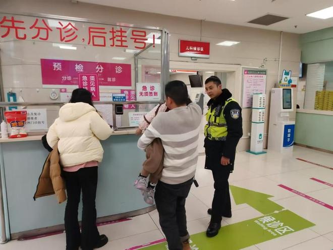 交警化身生命守护神！黄女士突发心脏病，彭桐如何与时间赛跑救她一命？  第3张