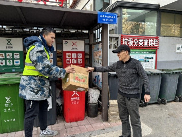 垃圾分类难？看看杆石桥街道如何让居民轻松掌握分类技巧  第1张