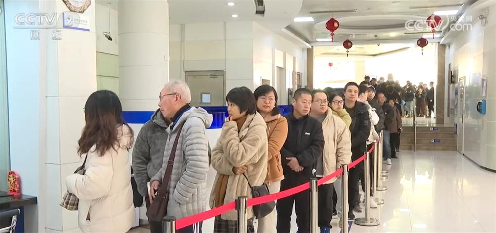 2025年贺岁币钞火爆兑换！你抢到了吗？限量1亿枚的蛇年纪念币，错过再等一年  第2张