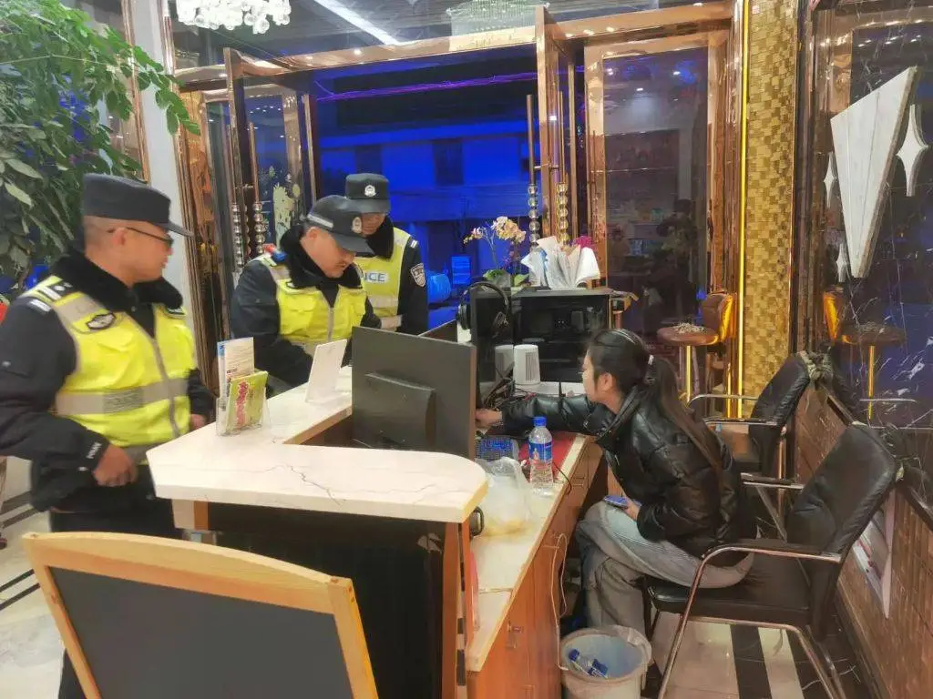 昆明警方出动2100警力，为何如此大动作？揭秘岁末年初的治安保卫战  第4张