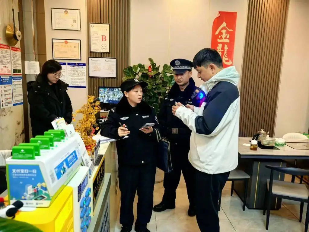 昆明警方出动2100警力，为何如此大动作？揭秘岁末年初的治安保卫战  第5张