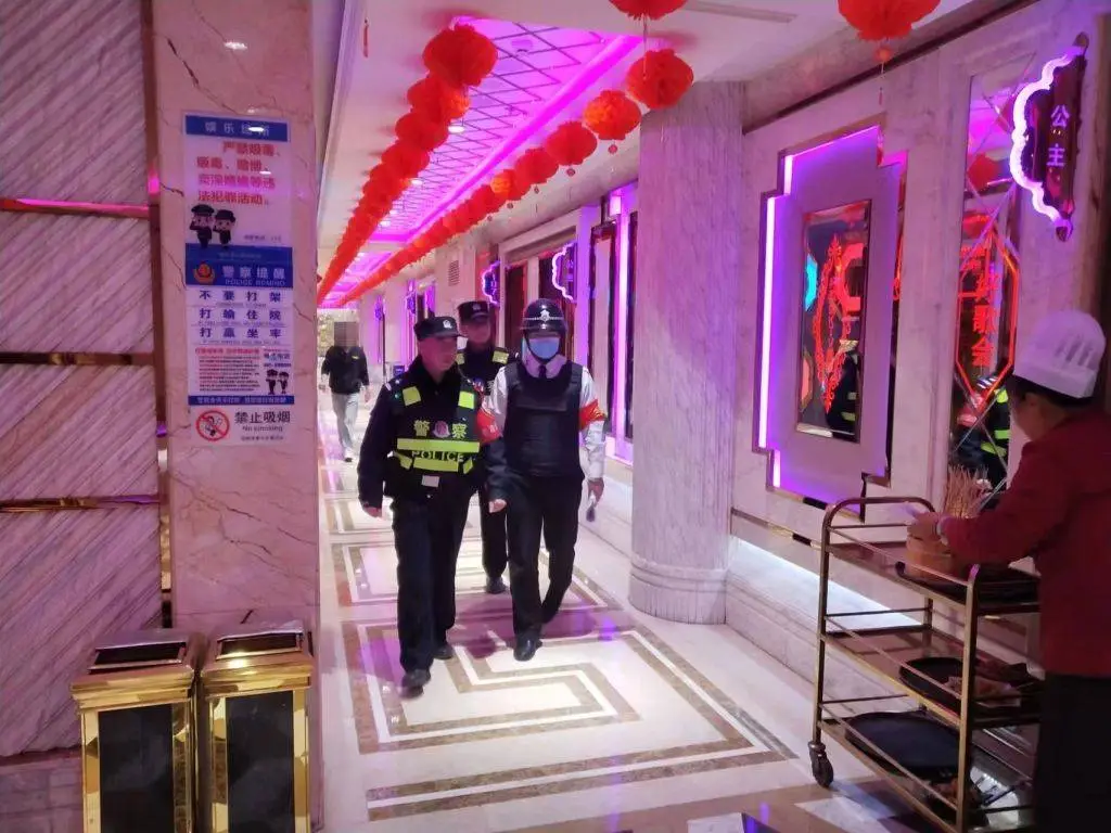 昆明警方出动2100警力，为何如此大动作？揭秘岁末年初的治安保卫战  第6张